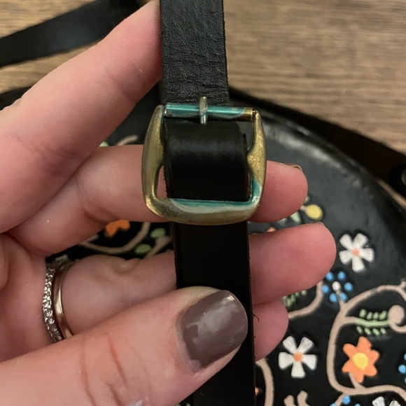 SOLD Vintage Embossed Leather Hard Shell Hand Painted Floral Crossbody Purse - Picture 5 of 5